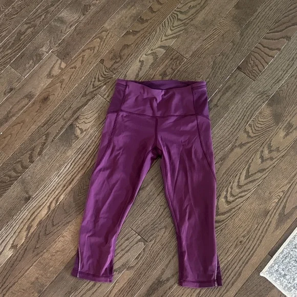 LuluLemon Purple Leggings capri small - Picture 1 of 3